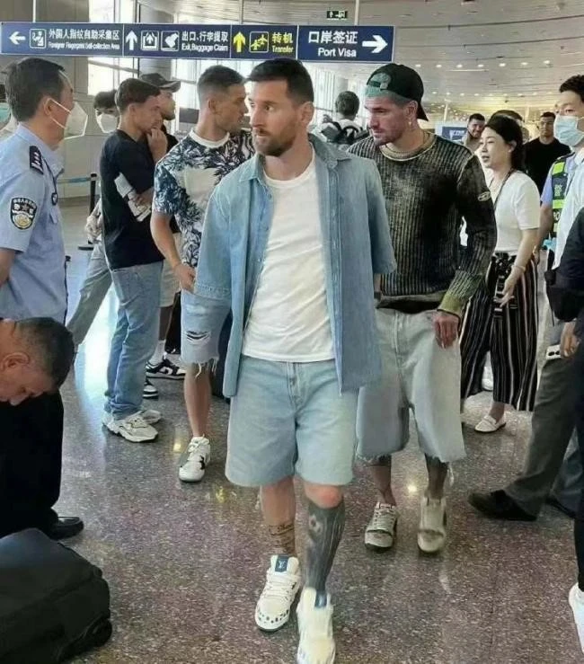 Unexpected Detention: Lionel Messi's Airport Troubles and Arrival Gate Mix-Up